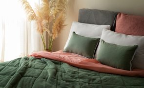 arrumar a cama com cores combinando