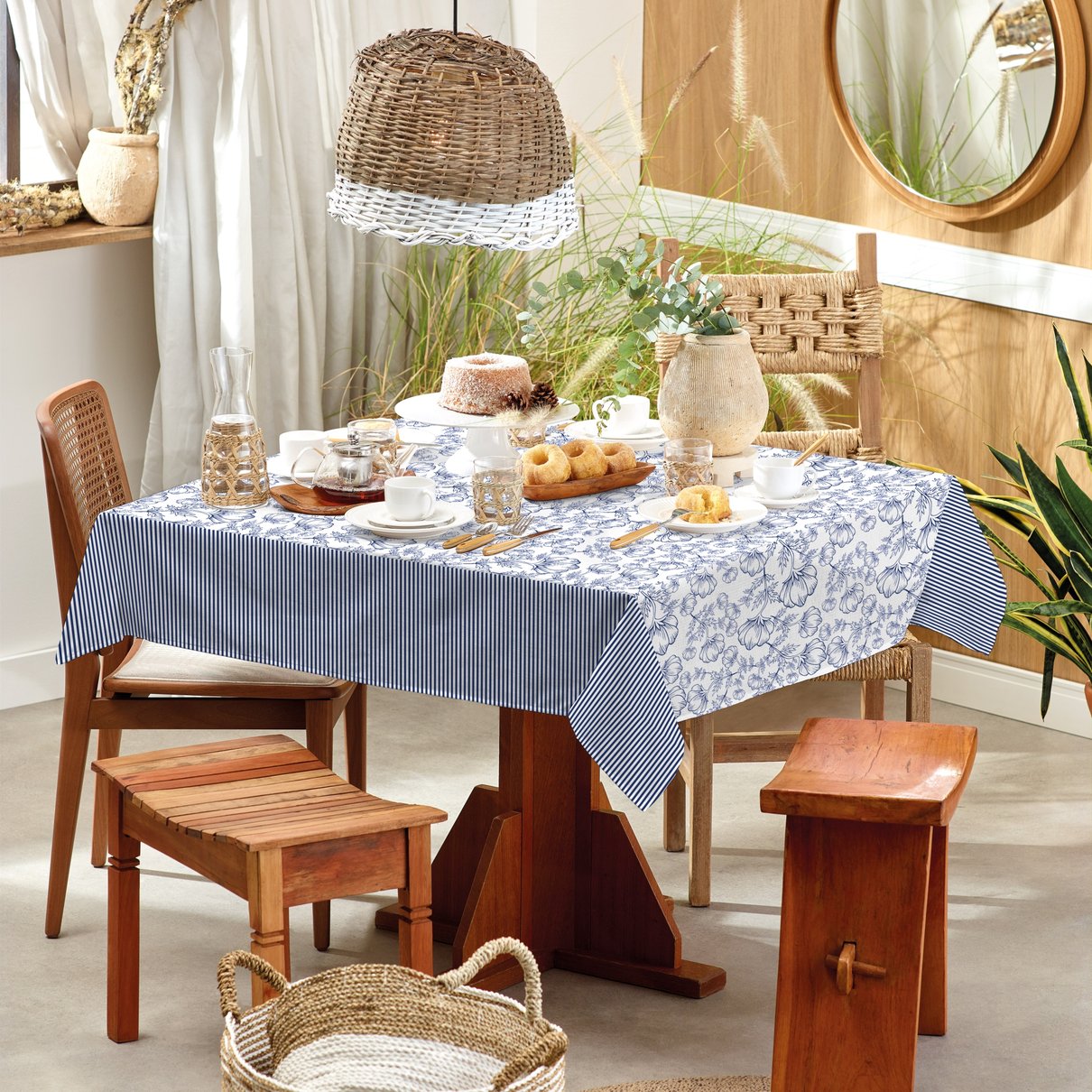 toalha mesa estampada quadrada 4 lugares basic teka blue flowers ambientada