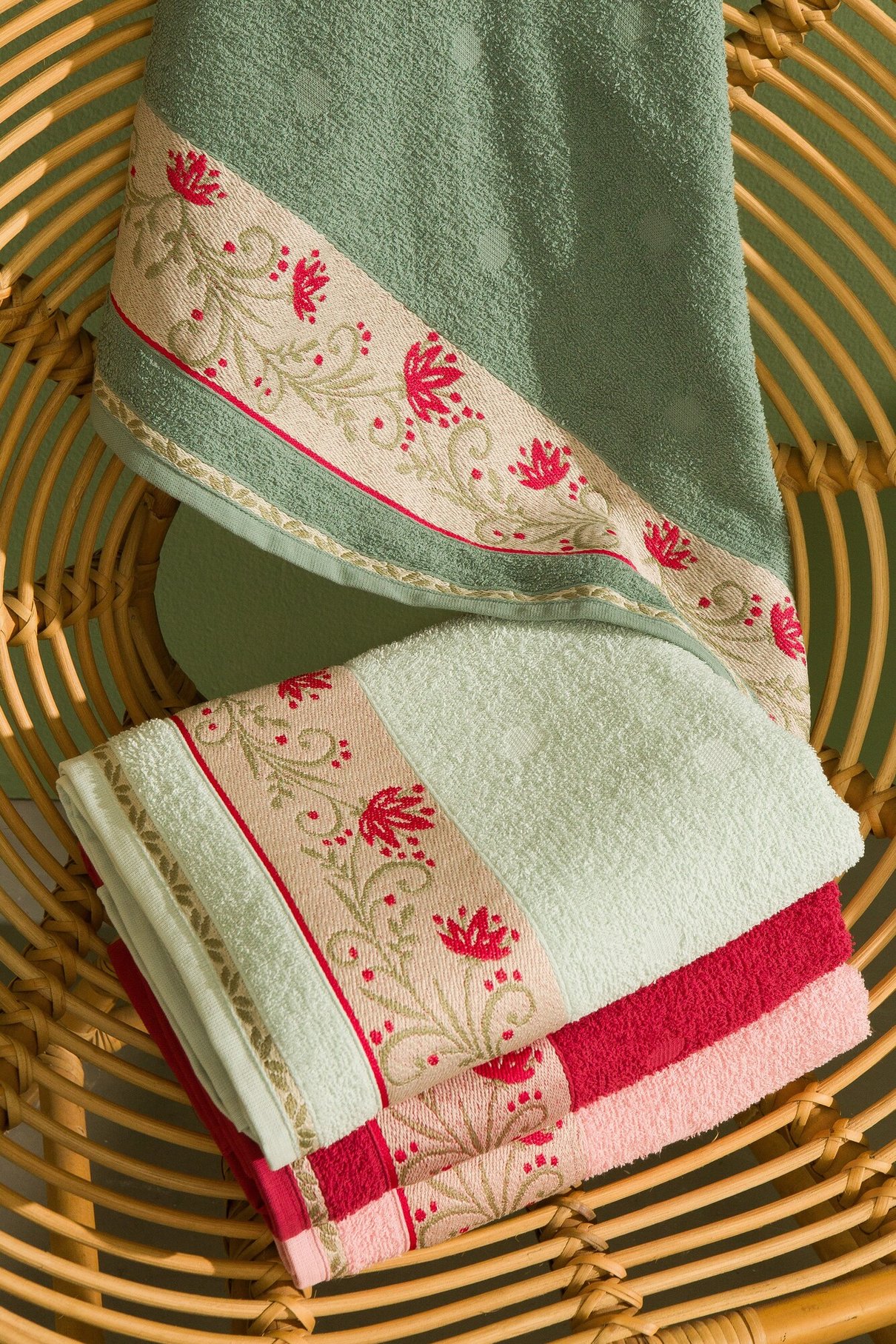 toalha de banho rosto jacquard dianneli lia foto ambientada