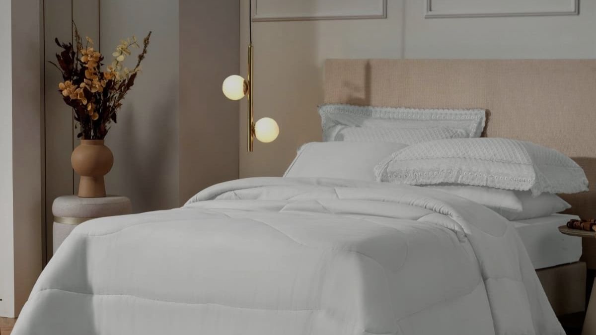 cama queen size em quarto