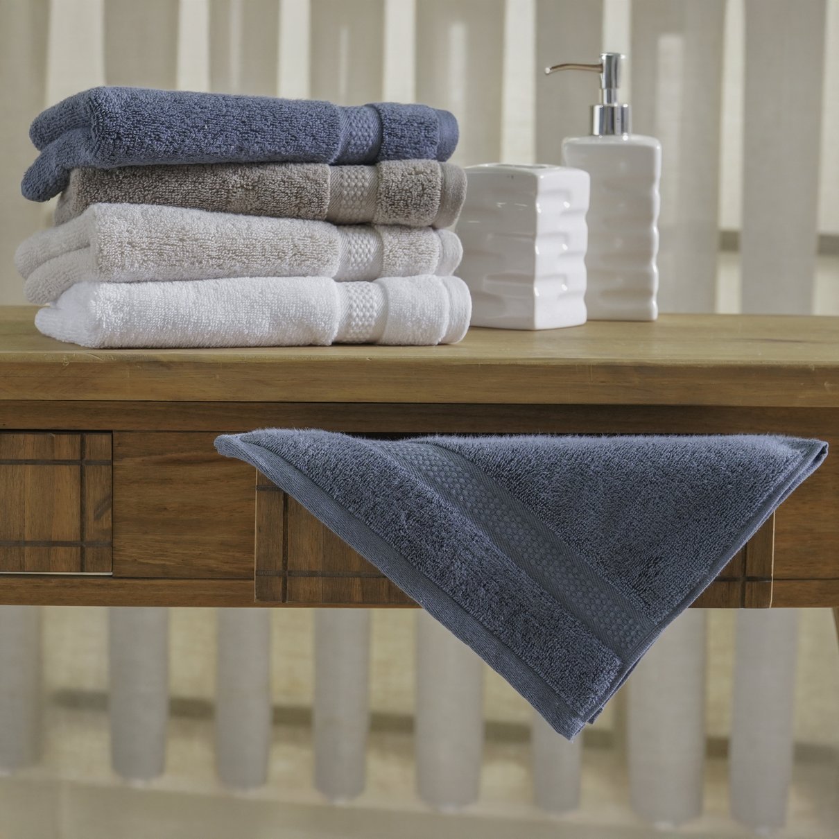 toalha de lavabo zero torcao tessi 500gm boa absorcao relative ambientada 1