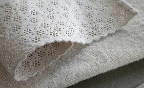 detalhe da toalha de lavabo